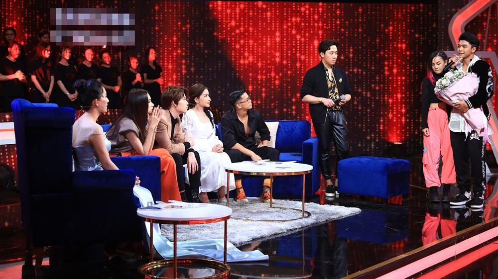 Nữ chính chuyển giới Người Ấy Là Ai sai nước cờ, chàng trai được chọn khóc nức nở-4