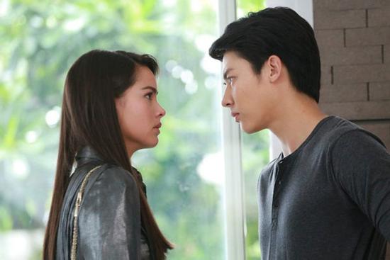 Vừa nhắm mắt hôn vợ tại đám cưới thì bị ăn ngay cái tát trời giáng