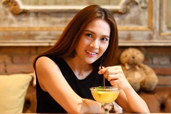 Về dáng thần tốc sau sinh, hội mẹ bỉm sữa showbiz có tuyệt chiêu gì mà lợi hại thế?-9