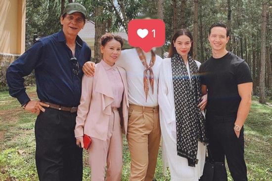 Ảnh cận body Hồ Ngọc Hà khi đang mang song thai 4 tháng: Ra dáng mẹ bầu lắm rồi!