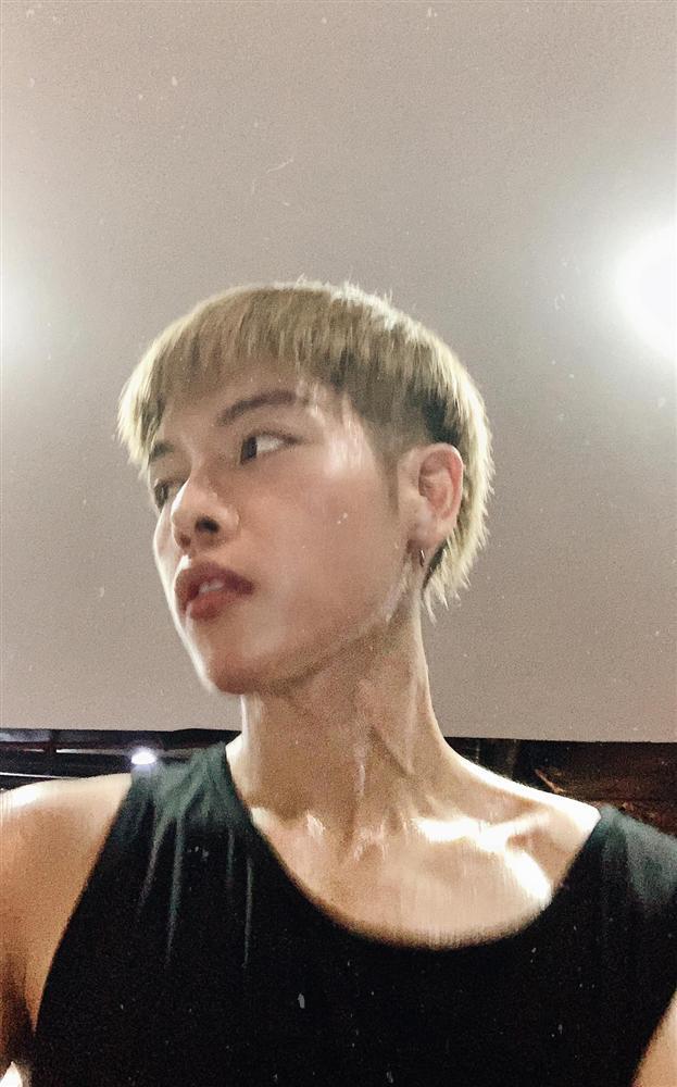 Gia đình Hoa dâm bụt có 3 chị em, body ai nấy sexy hết phần thiên hạ-9