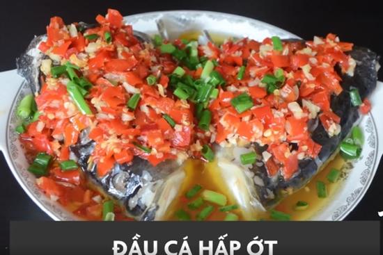 Một phút học làm đầu cá hấp ớt chuông chua cay