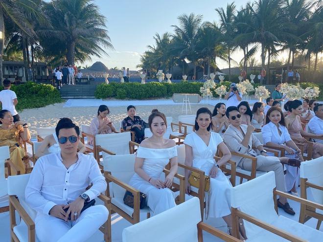 Nghệ sĩ Việt dự lễ cưới trên bờ biển của Phanh Lee-1