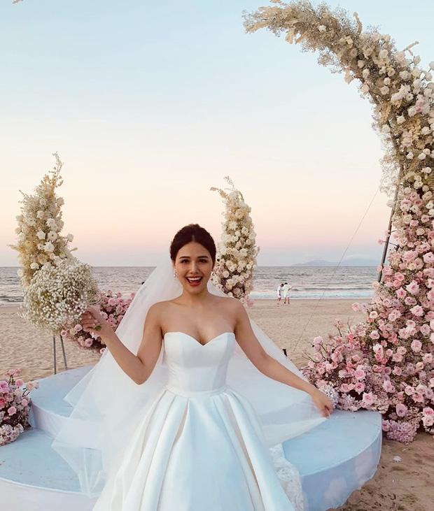 Hé lộ ảnh hiếm hoi về ông xã đại gia của Phanh Lee tại đám cưới sang chảnh ở Đà Nẵng-5