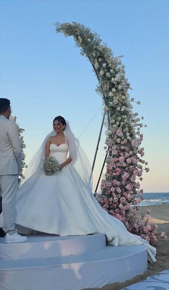 Hé lộ ảnh hiếm hoi về ông xã đại gia của Phanh Lee tại đám cưới sang chảnh ở Đà Nẵng-4