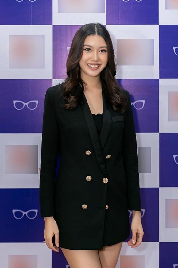 Giữa tin đồn bầu bí, Thuý Vân diện cả cây đen, không ngại khoe dáng toàn thân khi dự sự kiện-4