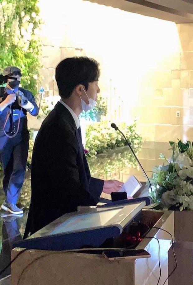 Netizen đang phát sốt vì anh cả BTS dự đám cưới bạn thân 15 năm: Ảnh chất lượng thấp nhưng visual chất lượng cao!-5