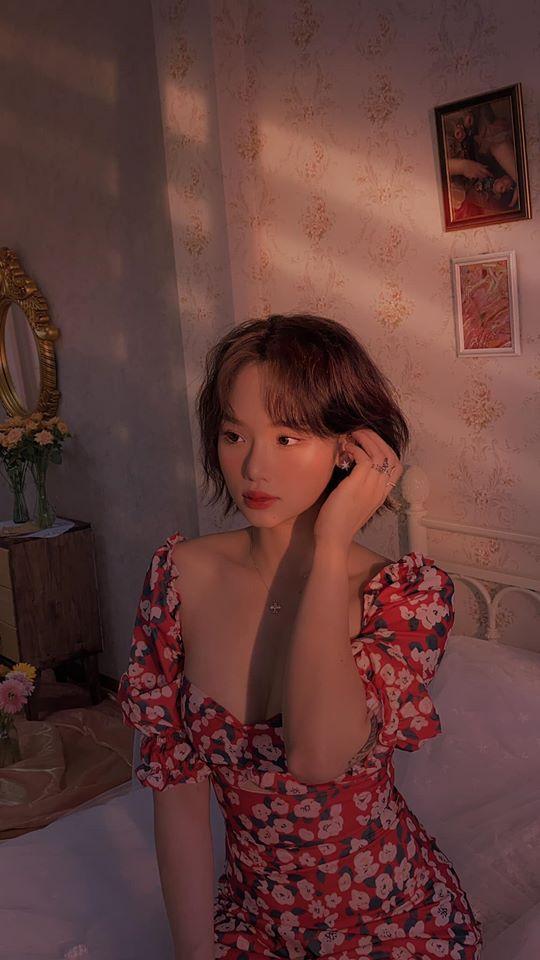 Miu Lê gây tranh cãi khi liên tiếp gác chân lên ghế quán ăn chỉ để chụp ảnh-5