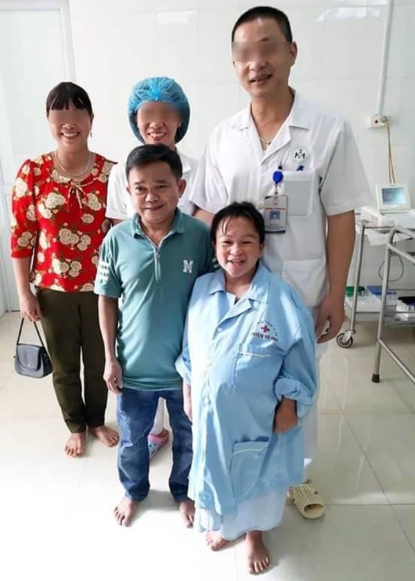 Cặp đôi cao 1,3m ở Phú Thọ sinh con đầu lòng, bé trai lớn lên khác hẳn bố mẹ-1