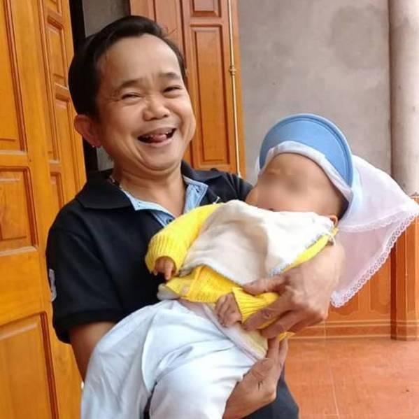 Cặp đôi cao 1,3m ở Phú Thọ sinh con đầu lòng, bé trai lớn lên khác hẳn bố mẹ-3