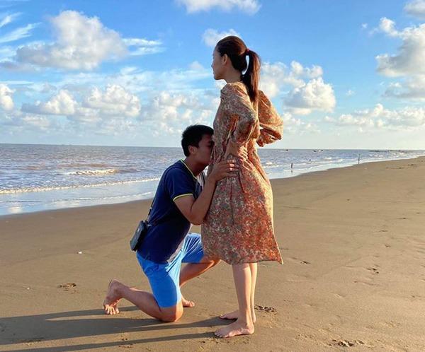 3 nàng WAGs Việt đang vác bụng bầu: Người xấu như chưa từng được xấu, người to lên gấp đôi-3