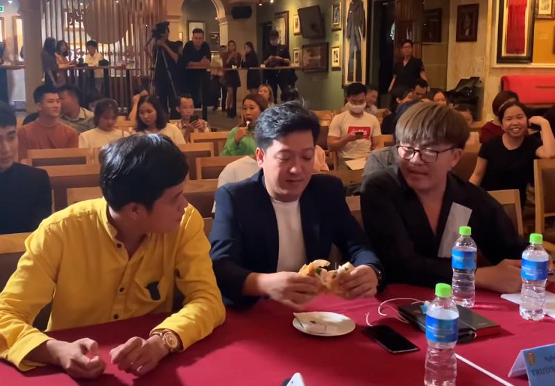 Giàu nứt đố đổ vách, Trường Giang vẫn chỉ ăn bánh mỳ 10 nghìn đồng-1