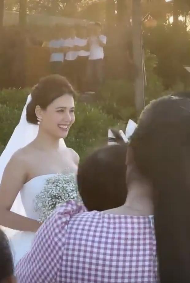 Cuối cùng ông xã đại gia Phanh Lee cũng lộ diện: Cực kì phong độ, ánh mắt nhìn vợ ngọt ngào phát ghen!-1