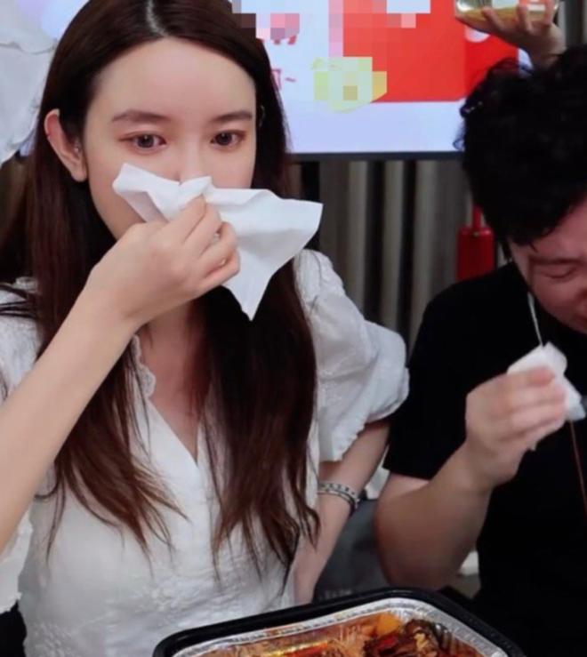 Nhân tình chủ tịch Taobao phủ nhận khóc trên livestream vì bê bối ngoại tình, vợ đăng vlog đáp trả với hàm ý: Hãy tu thân dưỡng tính!-3
