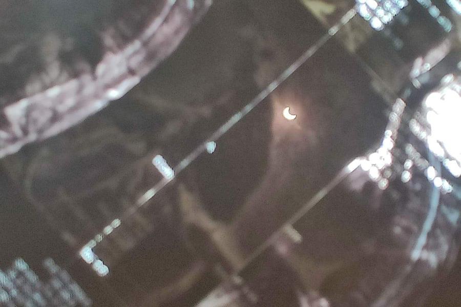 Nhật thực đang diễn ra trên khắp Việt Nam, 11 năm mới có 1 lần-11