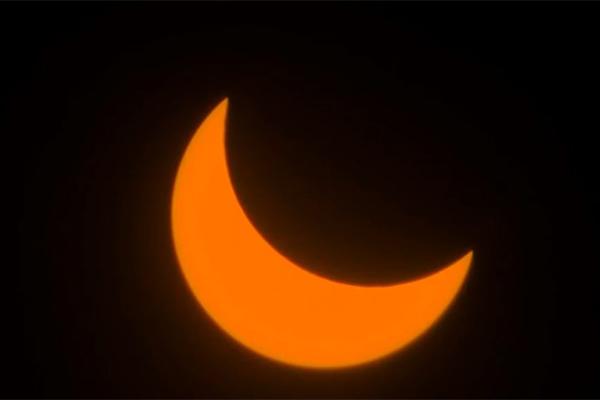 Nhật thực đang diễn ra trên khắp Việt Nam, 11 năm mới có 1 lần-13