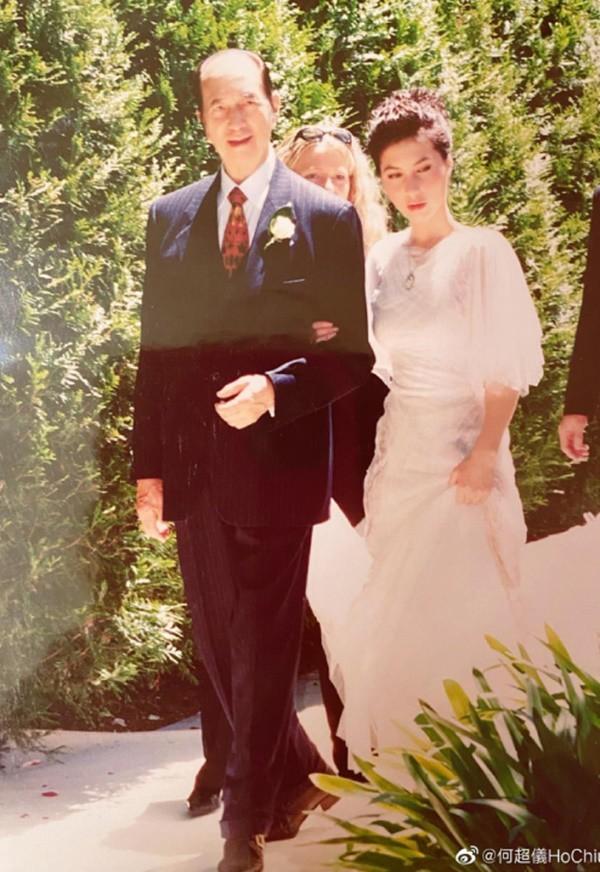 Bố qua đời được gần 1 tháng, xúc động tâm thư của nữ nghịch tử gửi ông trùm sòng bài-3