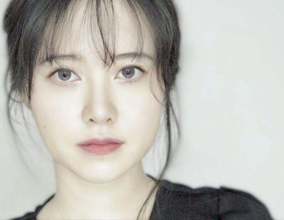 Mới đây, Goo Hye Sun tiếp tục chia sẻ những hình ảnh mới của mình lên mạng xã hội để tương tác với người hâm mộ. Bên cạnh việc mở triễn lãm, viết sách, 