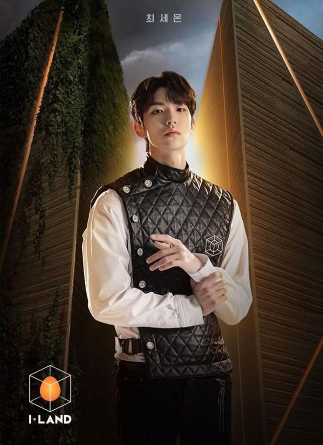 Hot boy Việt và những thực tập sinh show Hàn bị chê chỉnh ảnh quá tay-11