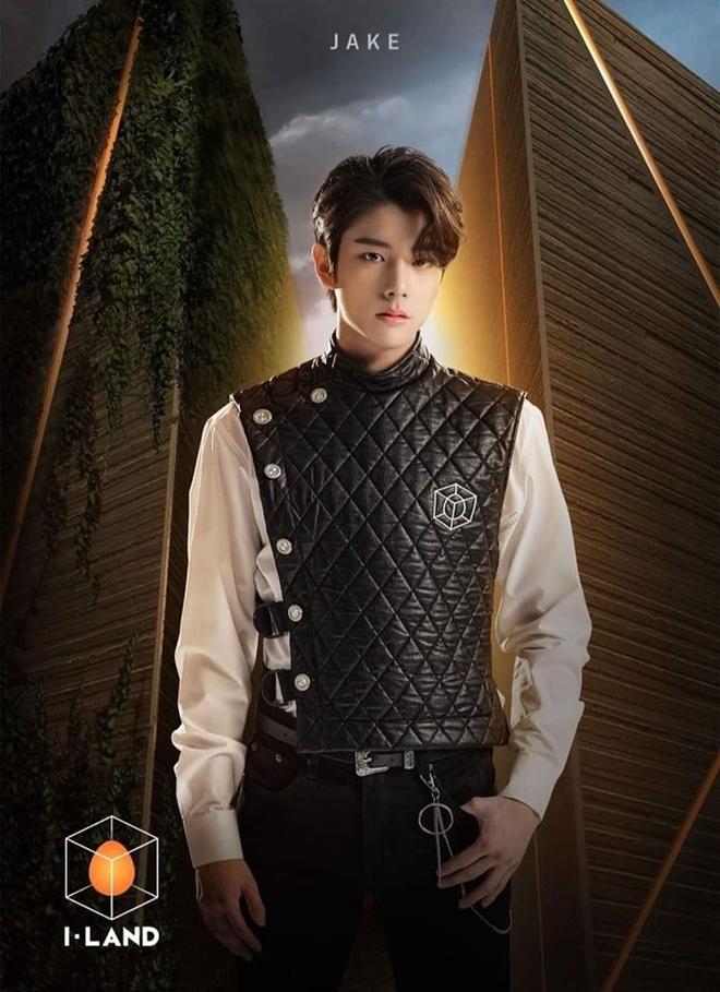 Hot boy Việt và những thực tập sinh show Hàn bị chê chỉnh ảnh quá tay-15