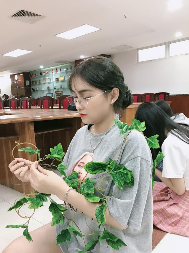 Mặc quần short ngắn cũn lên giảng đường, nữ sinh Sài Gòn gây tranh cãi kịch liệt-3