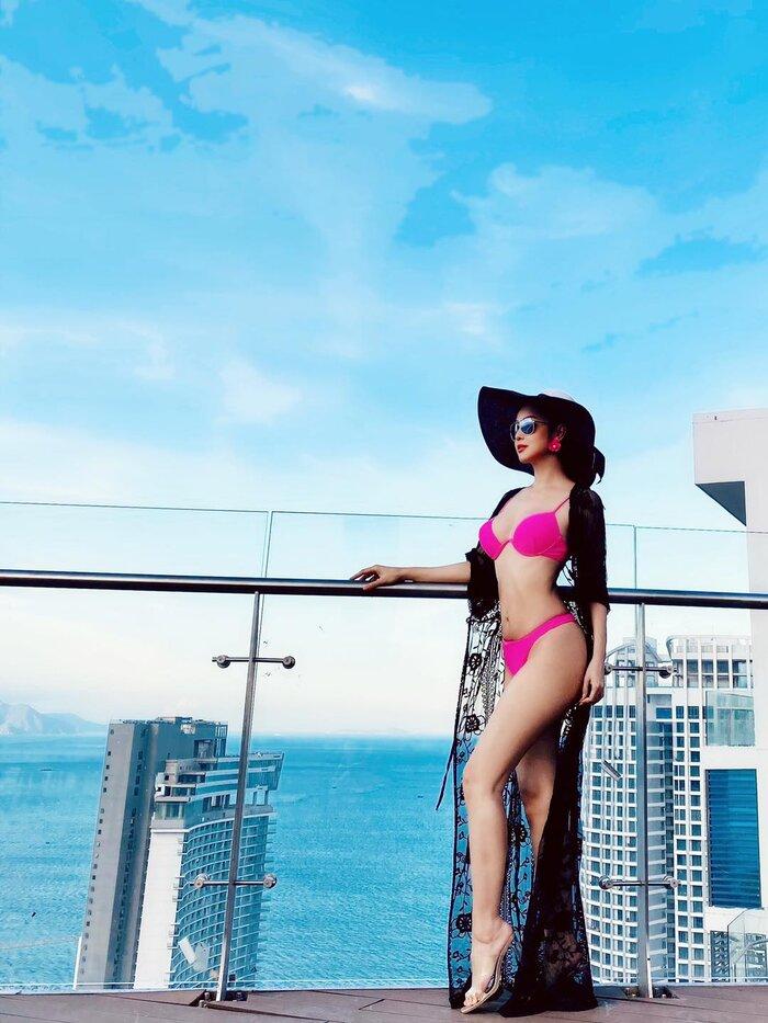 Jennifer Phạm mặc bikini khoe đường cong gợi cảm sau 5 tháng sinh con gái thứ tư-2