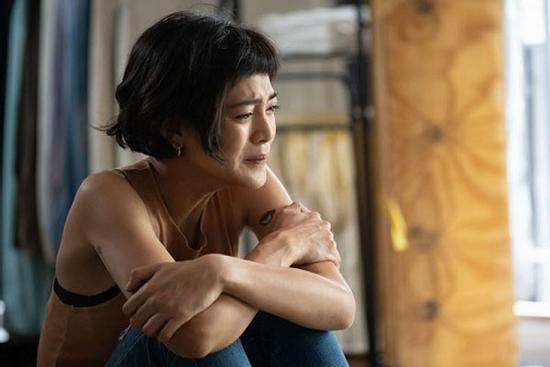 Dẫn người yêu  ra mắt, anh bất ngờ ghé tai mẹ tôi hỏi nhỏ: 'Bác có thấy xấu hổ không?'