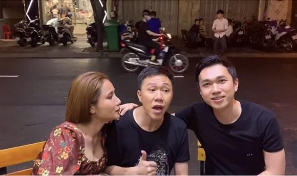 Hậu scandal dùng chất kích thích, Anh Đức vui vẻ đi ăn cùng hội bạn thân nhưng nhìn phờ phạc rõ-3