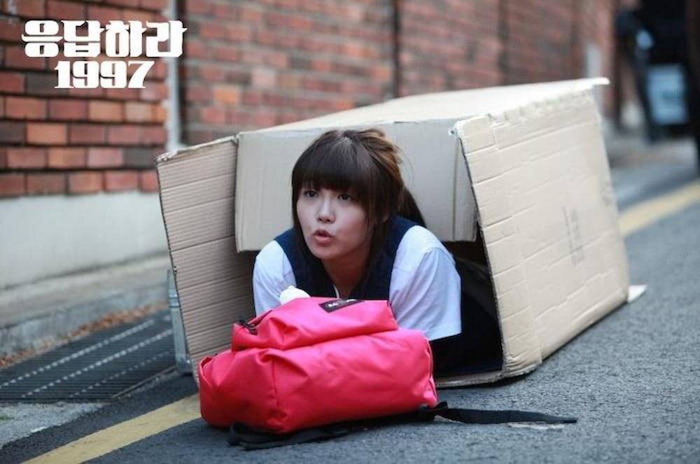 Những ‘bình hoa di động’ bất tài bước ra từ loạt phim kinh điển-2