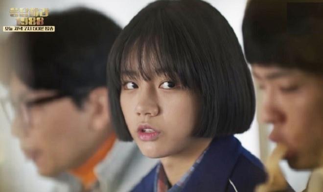 Những ‘bình hoa di động’ bất tài bước ra từ loạt phim kinh điển-5