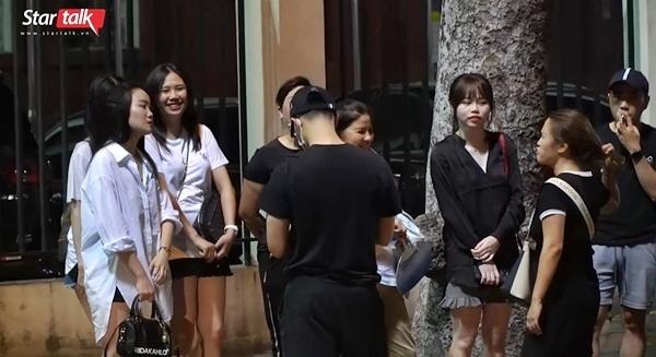 Bạn gái Quang Hải lạc lõng dù cùng hội cùng thuyền với dàn Wags tuyển Việt Nam-3