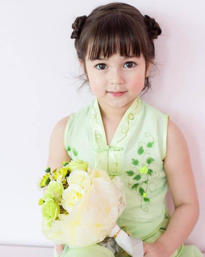 Bé gái được khen đẹp nhất Thái Lan 6 năm trước giờ ra sao-2