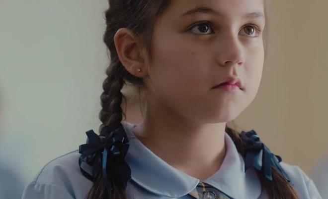 Bé gái được khen đẹp nhất Thái Lan 6 năm trước giờ ra sao-6