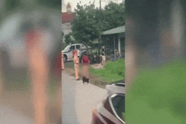 Bị CSGT Quảng Ninh dừng xe, người đàn ông tụt quần, chìa bộ phận nhạy cảm ra ăn vạ-1