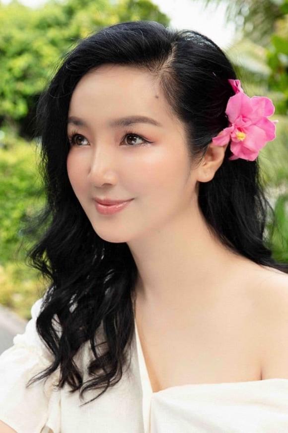 Body nuột nà của Hoa hậu Đền Hùng Giáng My khi diện bikini ở tuổi 49-9