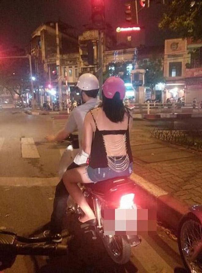 Những bộ cánh hở toang phần lưng phản cảm gây nóng mắt cư dân mạng-7