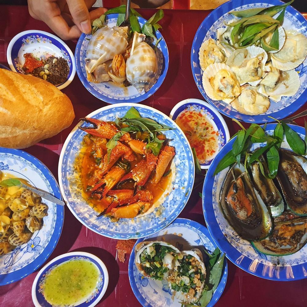 4 hàng ốc ngon hút tín đồ sành ăn ở TP.HCM-1