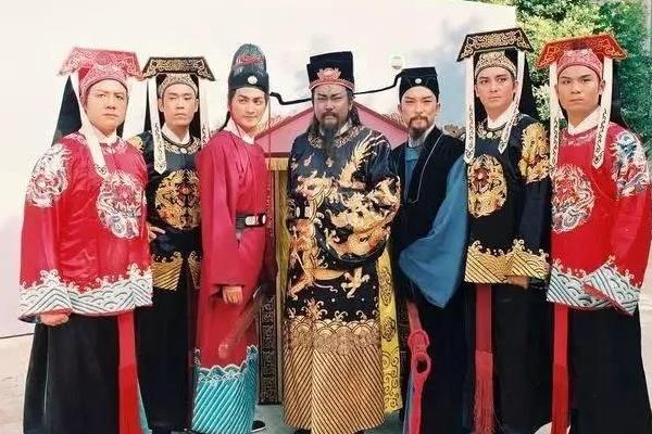 Dàn sao Bao Thanh Thiên sau 20 năm ai cũng bạc đầu, đến Triển Chiêu Tiêu Ân Tuấn cũng lột xác rồi-31