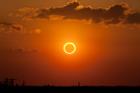 Chiêm ngưỡng hiện tượng nhật thực 'vòng tròn lửa' kỳ thú
