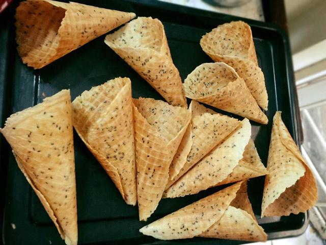 Bánh quế - món ăn vặt thần thánh của tuổi thơ nhưng ít ai biết nó có 1 công dụng vô cùng hữu ích-2