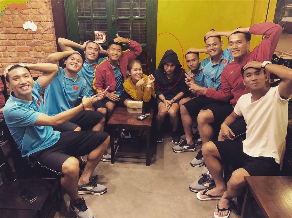 Anh Tẹo trong đoạn tin nhắn giúp Quang Hải check hàng gái xinh là ai?-3