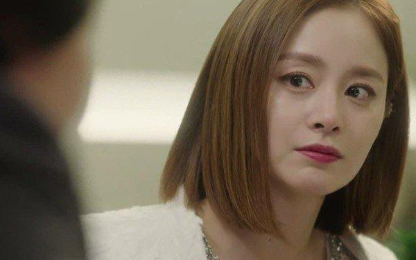 Đêm tân hôn chồng chỉ tay về phía bàn thờ buông một câu khiến tôi lạnh sống lưng-1