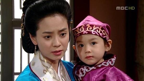 Song Ji Hyo - Từ nữ cường của Running Man đến nữ hoàng phòng vé hậu COVID-19-7