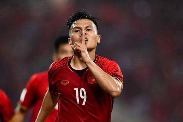 Thúy Vi đu trend Chở 1 vòng trên con Mẹc, ai chả yêu: Em có BMW, em tự chạy-5