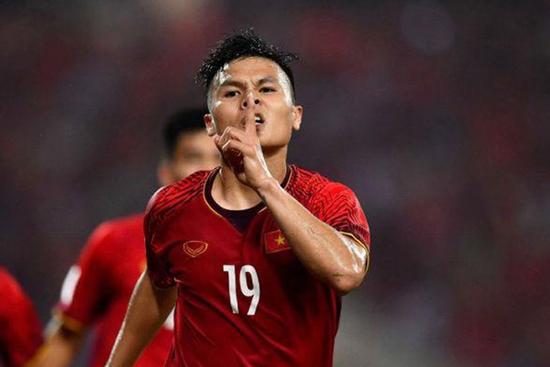 Bị tổng công kích khi lộ tin nhắn nhạy cảm, Quang Hải làm điều chưa từng có với antifan