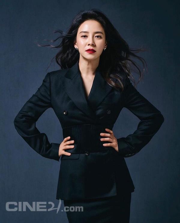 Song Ji Hyo - Từ nữ cường của Running Man đến nữ hoàng phòng vé hậu COVID-19-11