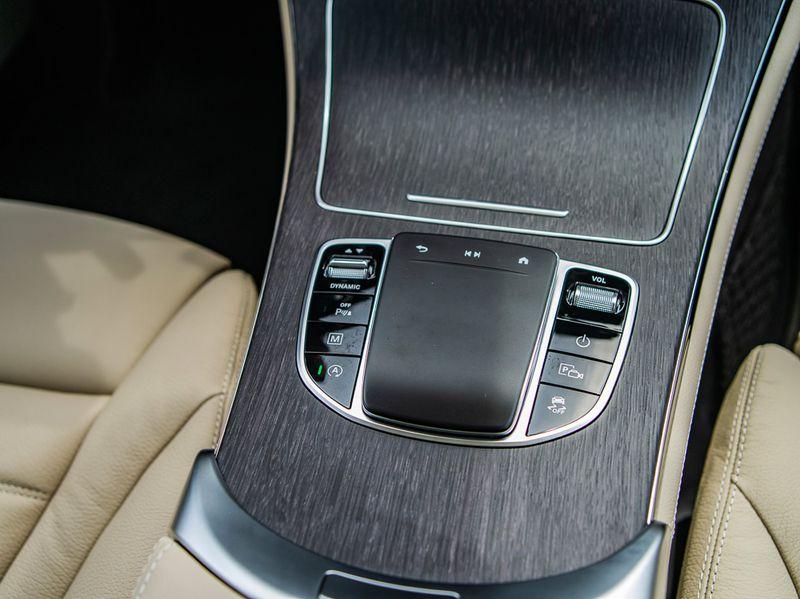 Ngắm lại Mercedes giá 2,4 tỷ đồng Quang Hải dùng để nhún nhảy Hồ Tây với dàn gái xinh-3