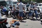 Băng nhóm trộm xe SH, đâm 3 người bị thương trên đường Sài Gòn