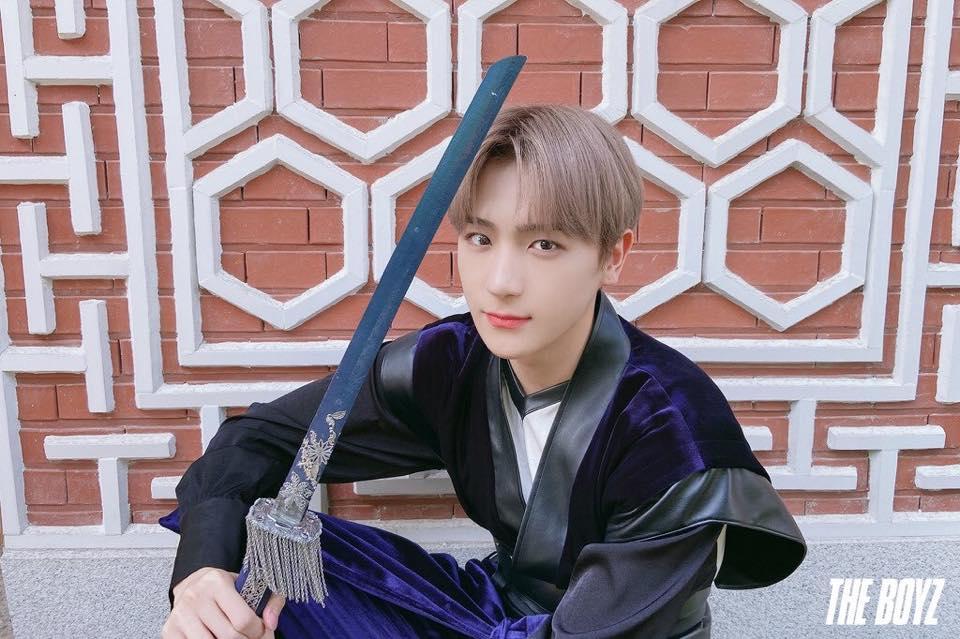 Visual nam idol Kpop nóng rẫy trên mạng xã hội, từ bé đến lớn chưa biết xấu là gì-7