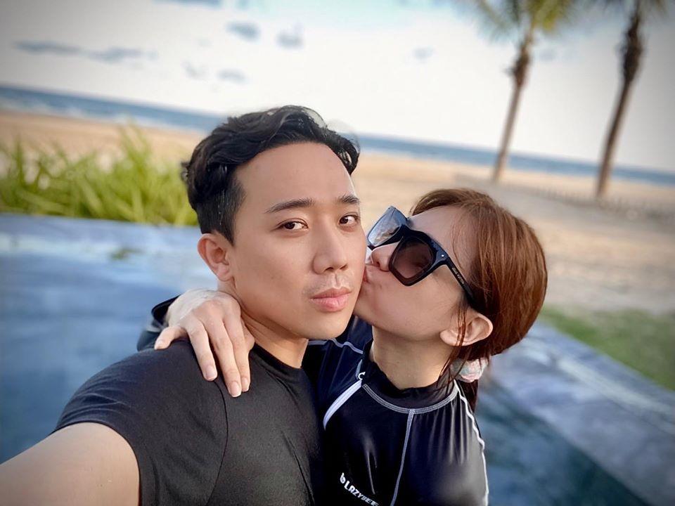 Hari Won ăn mặc kín mít khi cưỡng hôn Trấn Thành ở bể bơi-2